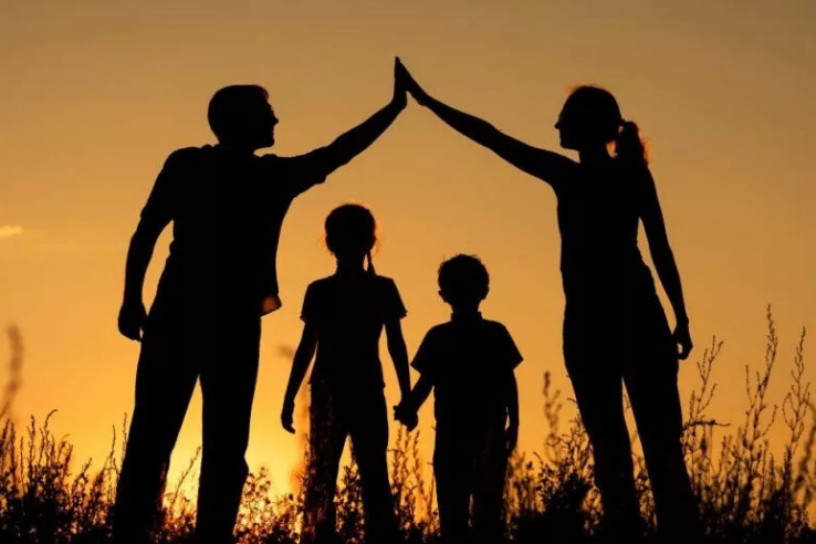 уважение и понимание, общие интересы залог счастья хорошей семьи.