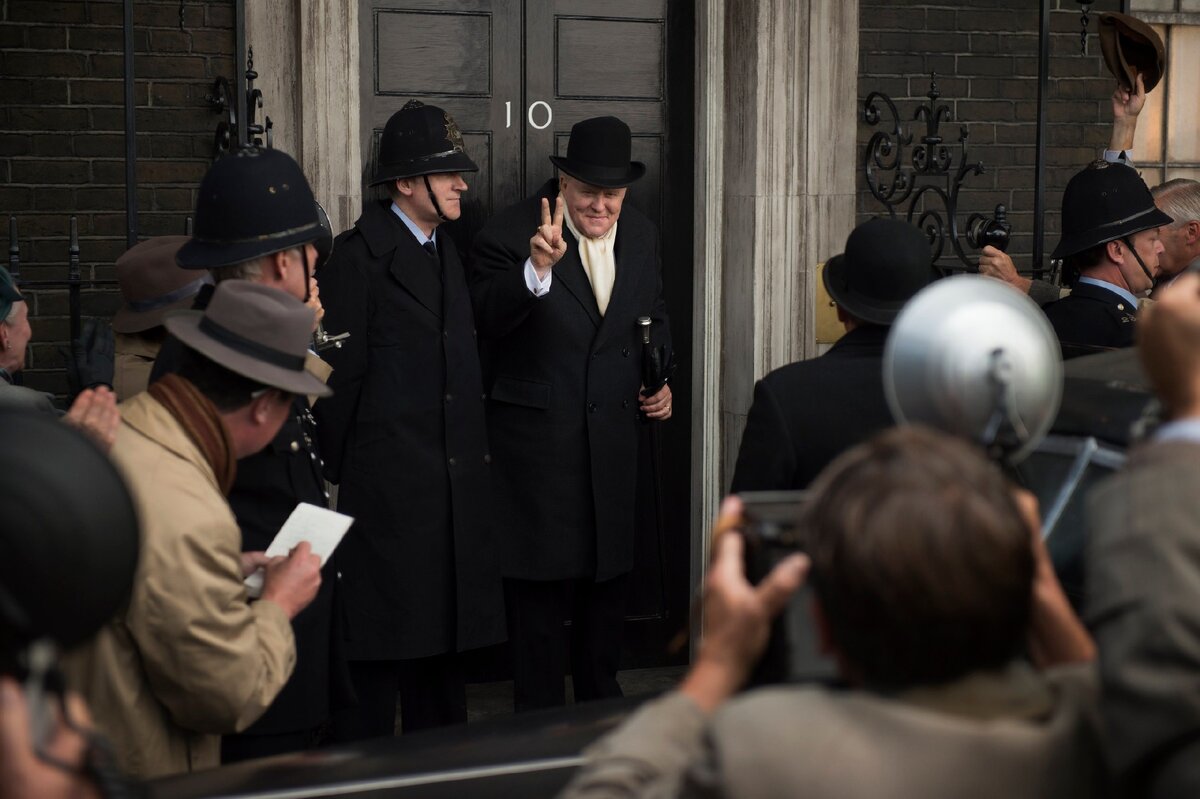 Кадры 1-го сезона сериала «Корона». Источник kinopoisk.ru