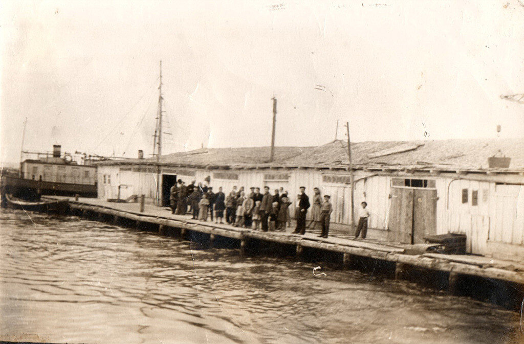 Так всё было раньше, море начиналось там, где заканчивался город.