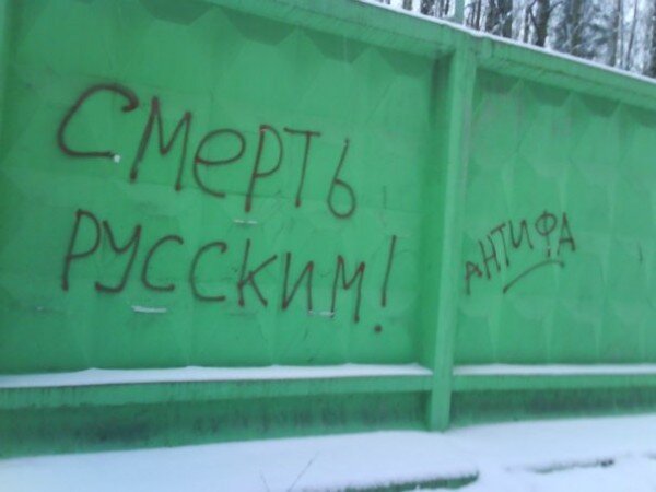 В Одессе подрались антифашисты и свободовцы: к памятнику Шевченко прибыл «Беркут»