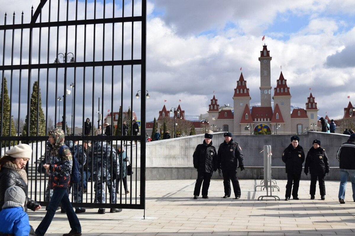    Новым московским парком «Остров мечты» довольны 90% посетителей! Не верите? Ну что вы, это говорит создатель парка, а ему виднее!