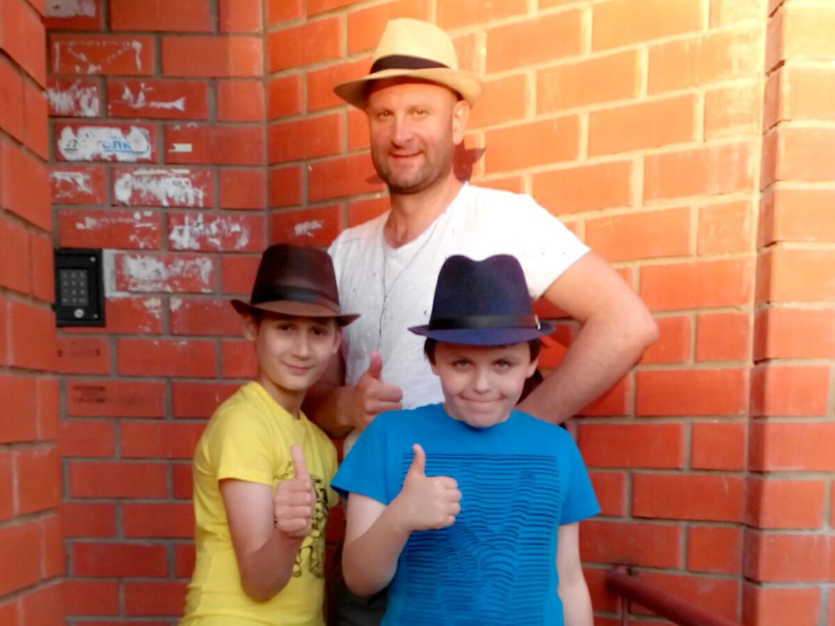 Предстояло позаботиться не только о себе и малыш, но и о вот этой толпе