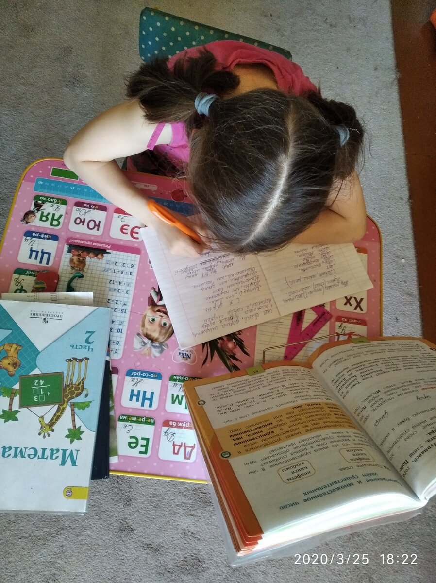 Дочь мучает русский.