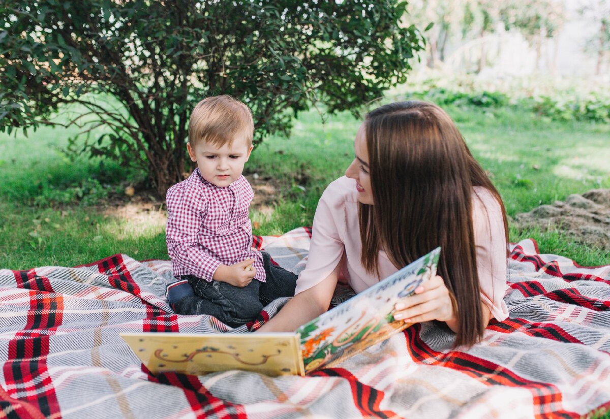 Учитель английского языка 1-й категории Надежда Тюхтина занимается английским со своим сыном с рождения. В 2 года он уже знает английский счет, цвета, животных.