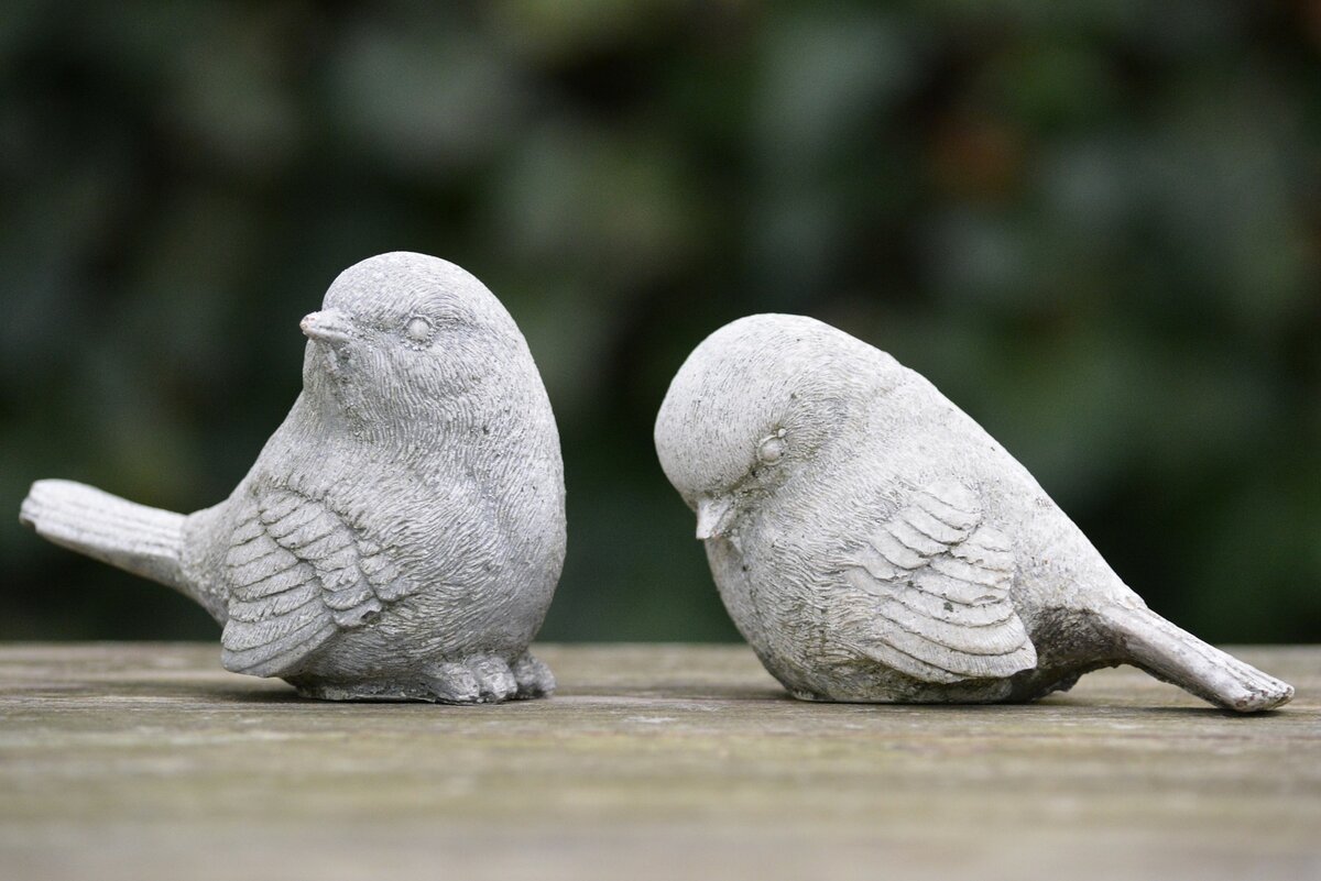 https://pixabay.com/photos/birds-decoration-figurines-276191/
