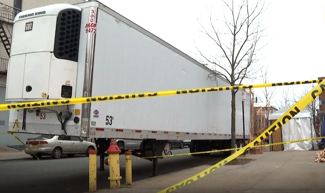 Рефрижераторы для тел погибших от коронавируса