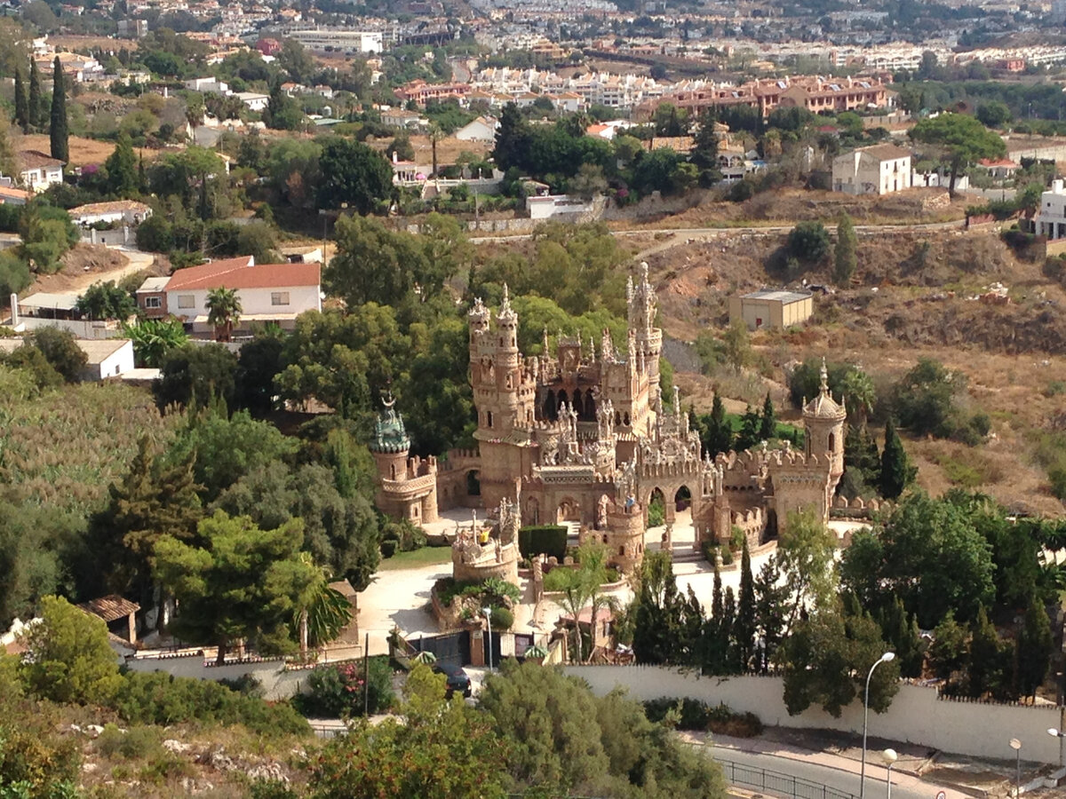 Замок Кoлoмарес (Castillo Monumento Colomares), Бенальмадена (провинция Малага)