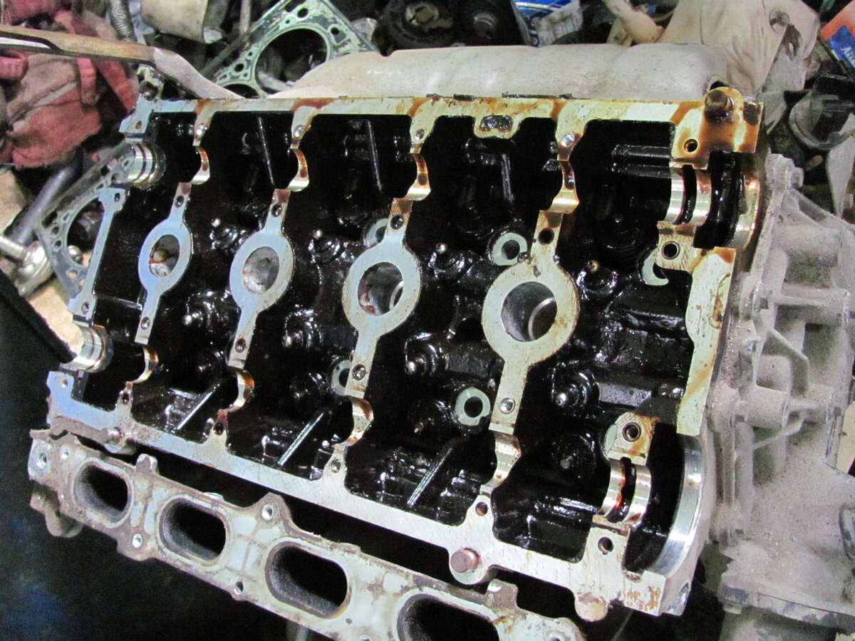 Демонтированная ГБЦ вид сверху