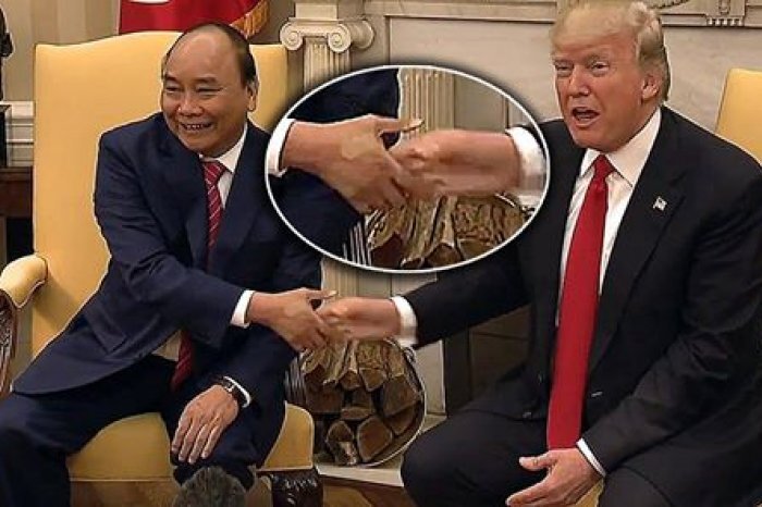 Бывают неловкие моменты.