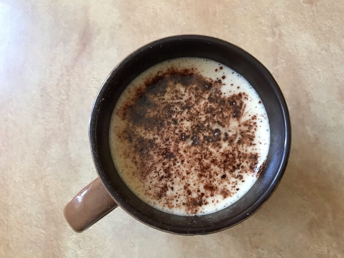 Сладкий кофе прекрасно утоляет тягу съесть что-то вредное