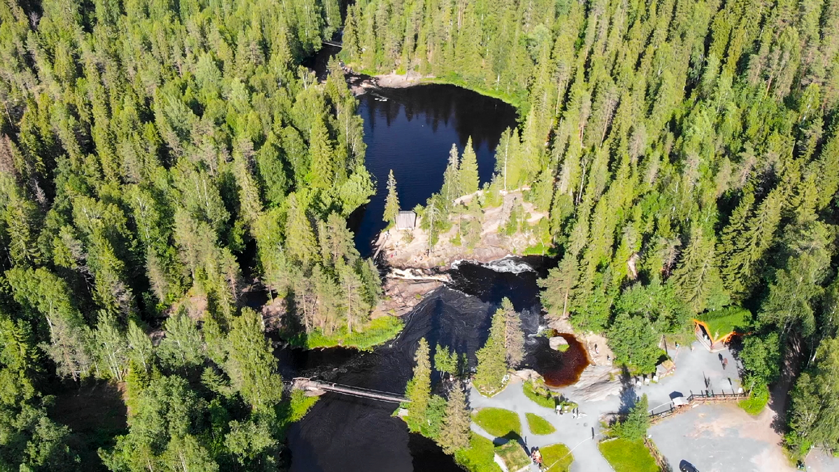 Общий вид на природный комплекс "Рускеальские водопады"