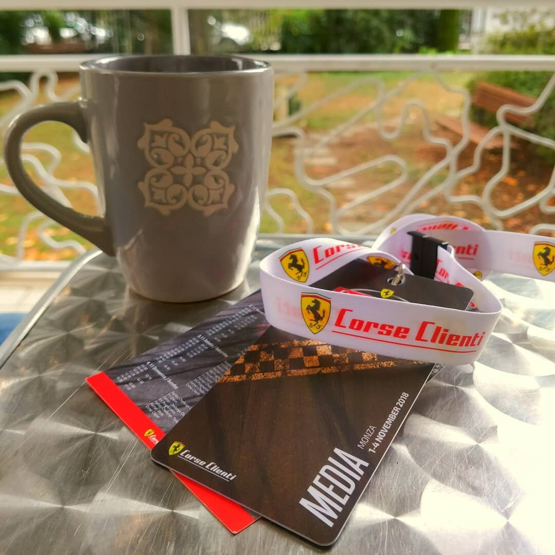 Заселились, взяли аккредитацию, можно и кофе попить...