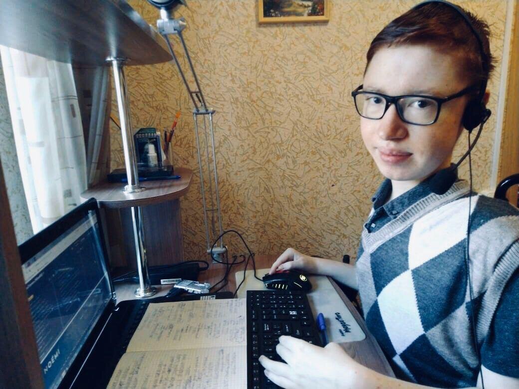 Никита Ефремов стал первым участником проекта онлайн-образования. Он является подопечным фонда с 2016 года.  Фото предоставлено фондом "МойМио"