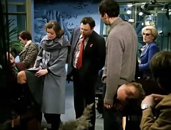 вожделенные мною сапоги))) (кадр из фильма "Гараж")