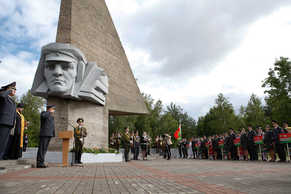 мемориал, посвященный батальону милиции лейтенанта милиции Владимирова Константина Григорьевича, сражавшемся в д. Гаи Могилевской области в июле 1941 года