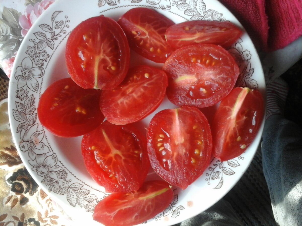 Томат Де Борао розовый в разрезе.