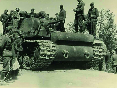 Этот одинокий советский танк почти отразил всё немецкое вторжение в СССР