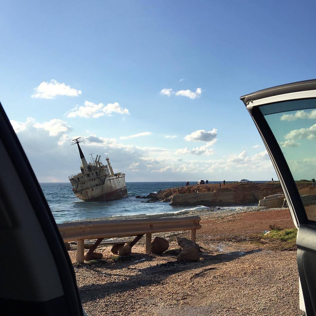 Edro III –  это большой грузовой корабль, севший на мель в районе Sea Caves в округе Пафос во время шторма 8 декабря 2011 года. Направляясь в Грецию на остров Родос, корабль вышел из порта Лимасола. В результате воздействия погодных условий судно вынесло на мель почти у самого берега, где оно и находится по сей день. 
Корабль стоит на мели, в 15 метрах от берега, в районе деревни Пейя и пафосских «морских пещер»