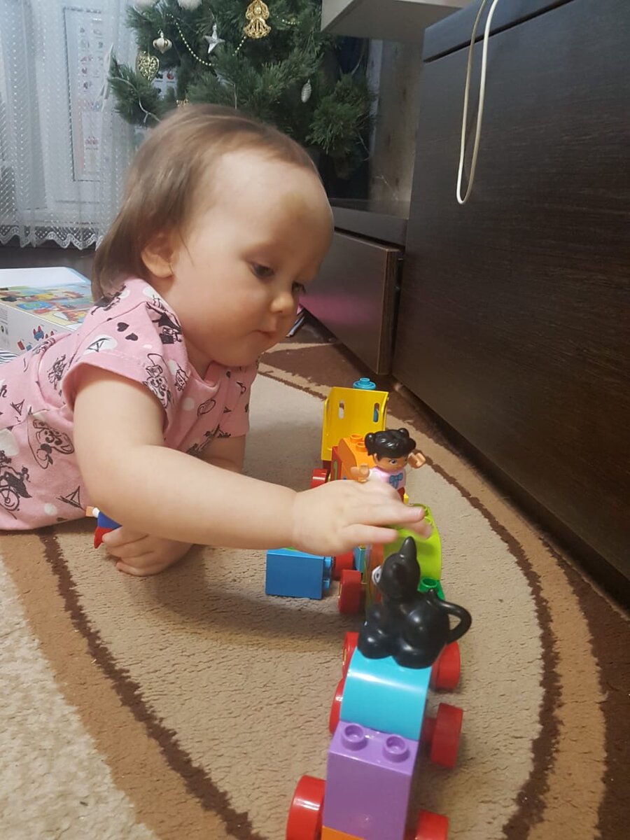 Немного стала проявлять интерес к Лего)) 