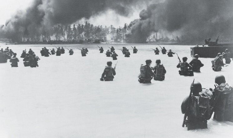 Высадка американских войск на атолле Макин. Национальный архив США.