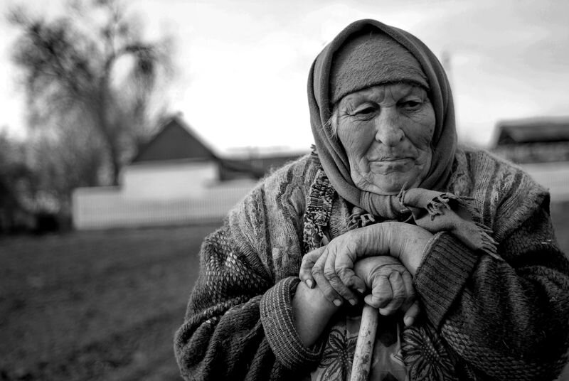 Фото бабушки черно белое