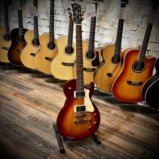 "Если кто-то будет кричать, что его игра на гитаре несёт какую-то миссию, плюньте ему в глаза. Всё что он хочет, это меньше работать и больше тёлок" (с) - Джин Симмонс, KISS