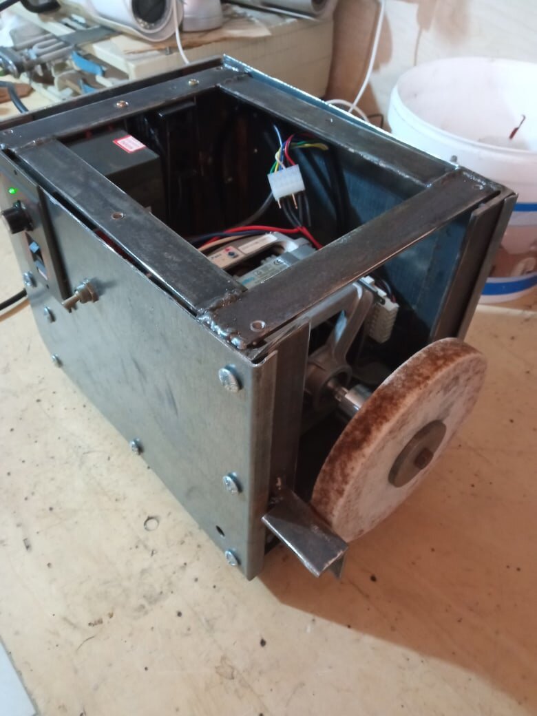 Вид сверху. Еще не прикрутил крышку