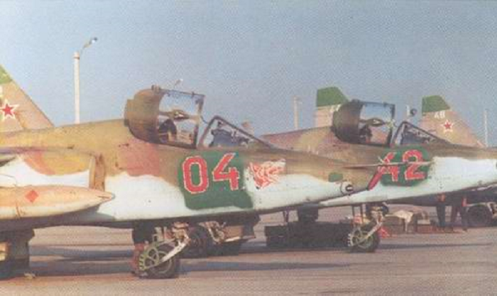 Штурмовики Су-25 "Грачи" на аэродроме
