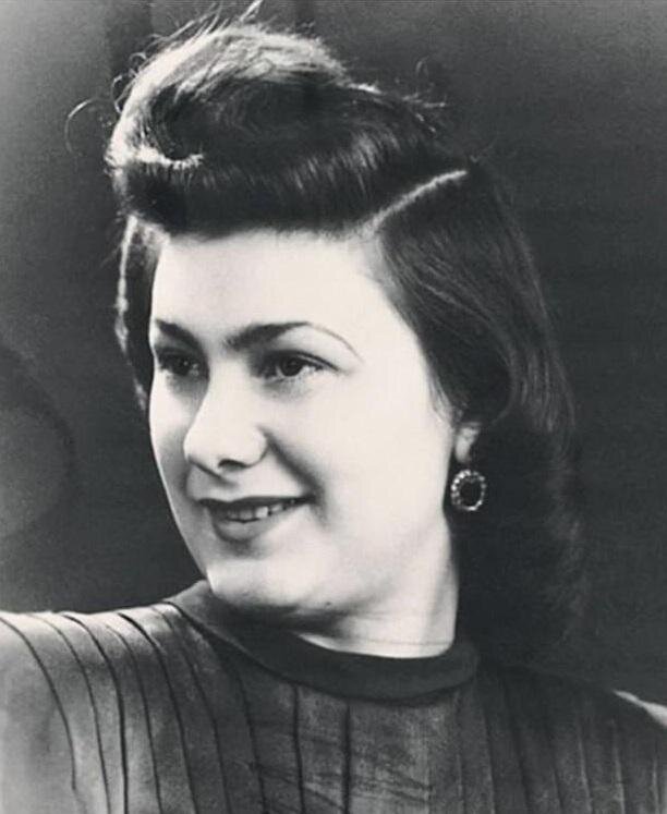 9
- Галина Леонидовна Брежнева в юности. 