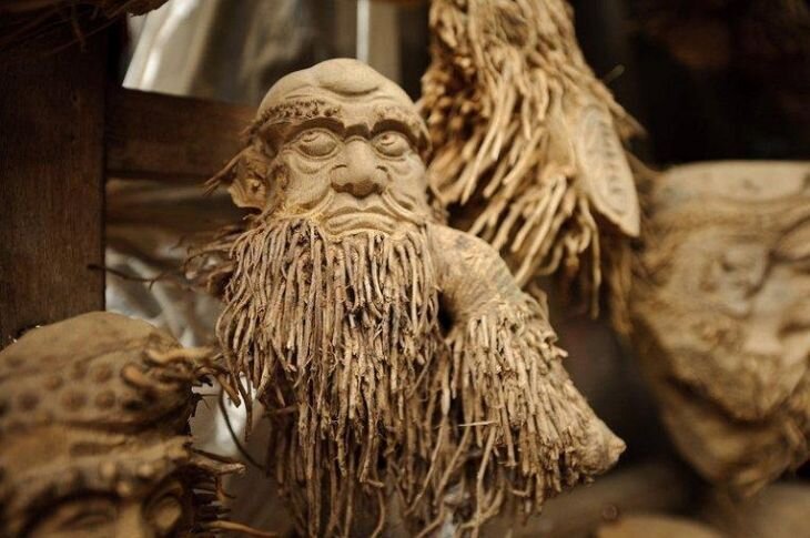 Скульптура из корня бамбука.