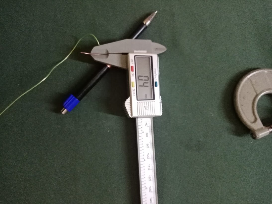 Измерение диаметра провода штангенциркулем