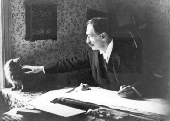 Луис Уэйн и кот Питер