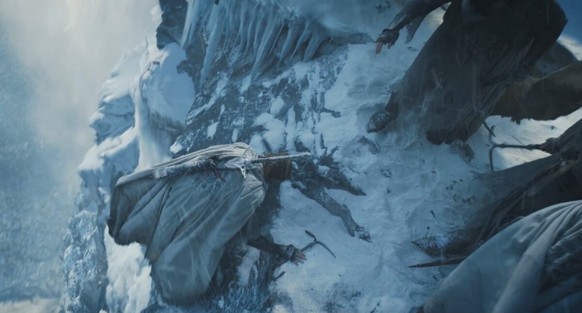 В натуре крестоносцы. Вы тоже видите красный крест на плаще?