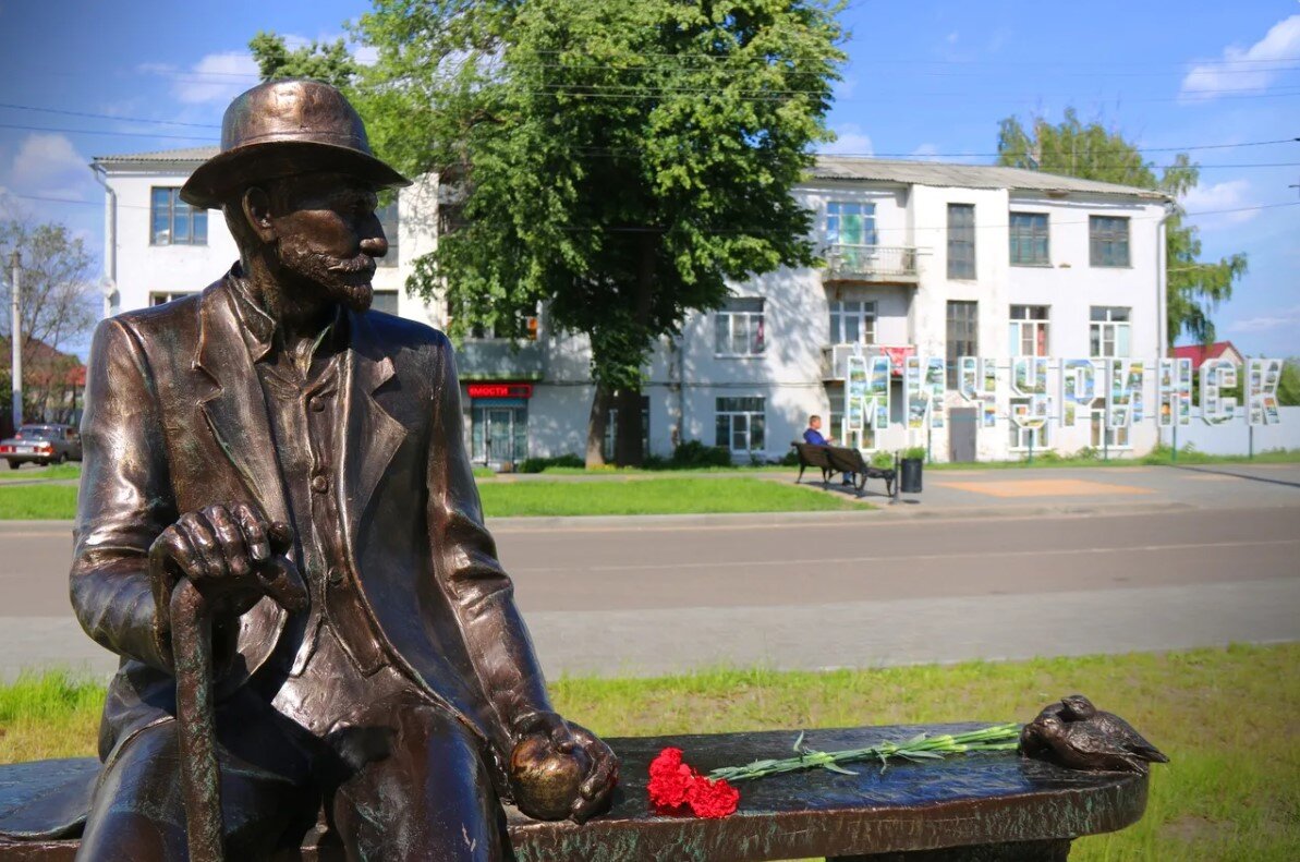 Памятники города мичуринска. Город Мичуринск памятник Мичурину. Памятник Мичурина в Мичуринске. Памятник Мичурину в Мичуринске на вокзале. Памятник Мичурину (Мичуринск, основной питомник имени и. в. Мичурина).