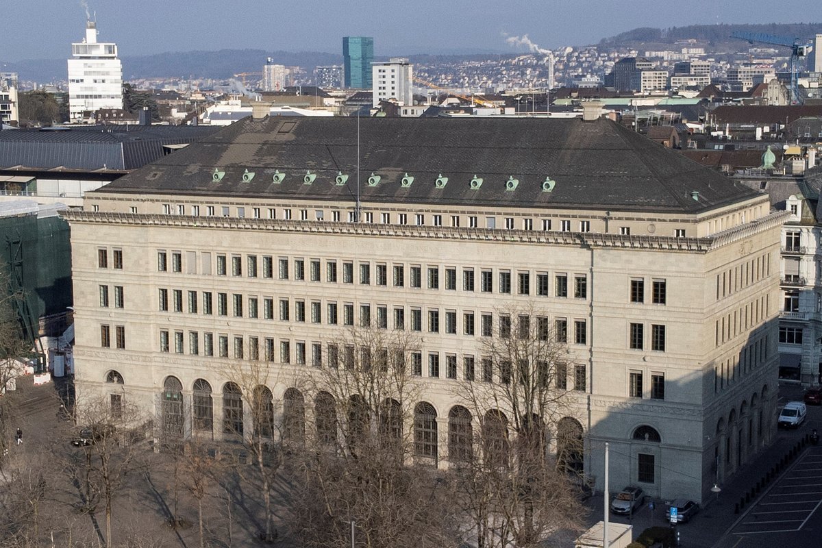 Вид на здание Швейцарского национального банка (SNB) в Цюрихе 
Фото: Arnd Wiegmann / Reuters