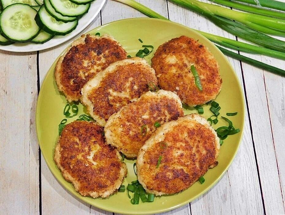 Еда котлеты. Пп котлеты. Куриные котлеты стол 5. Тефтели жаркоп. Котлеты на столе.