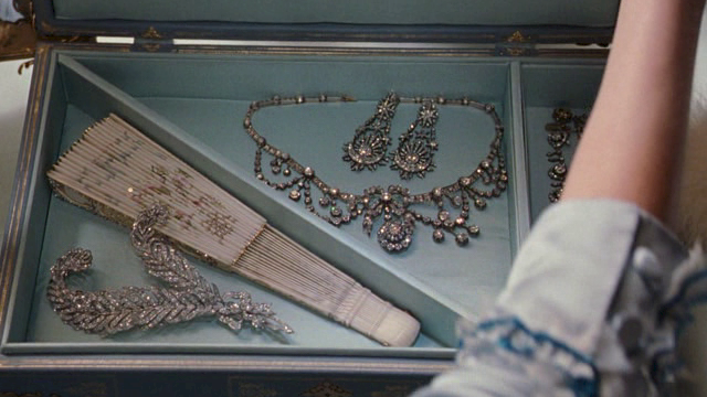 Кадр из фильма Мария Антуанетта (2006): (англ. Marie Antoinette) 
