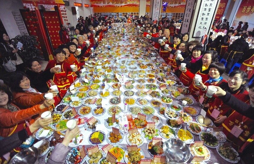 Новогоднее застолье в Китае.