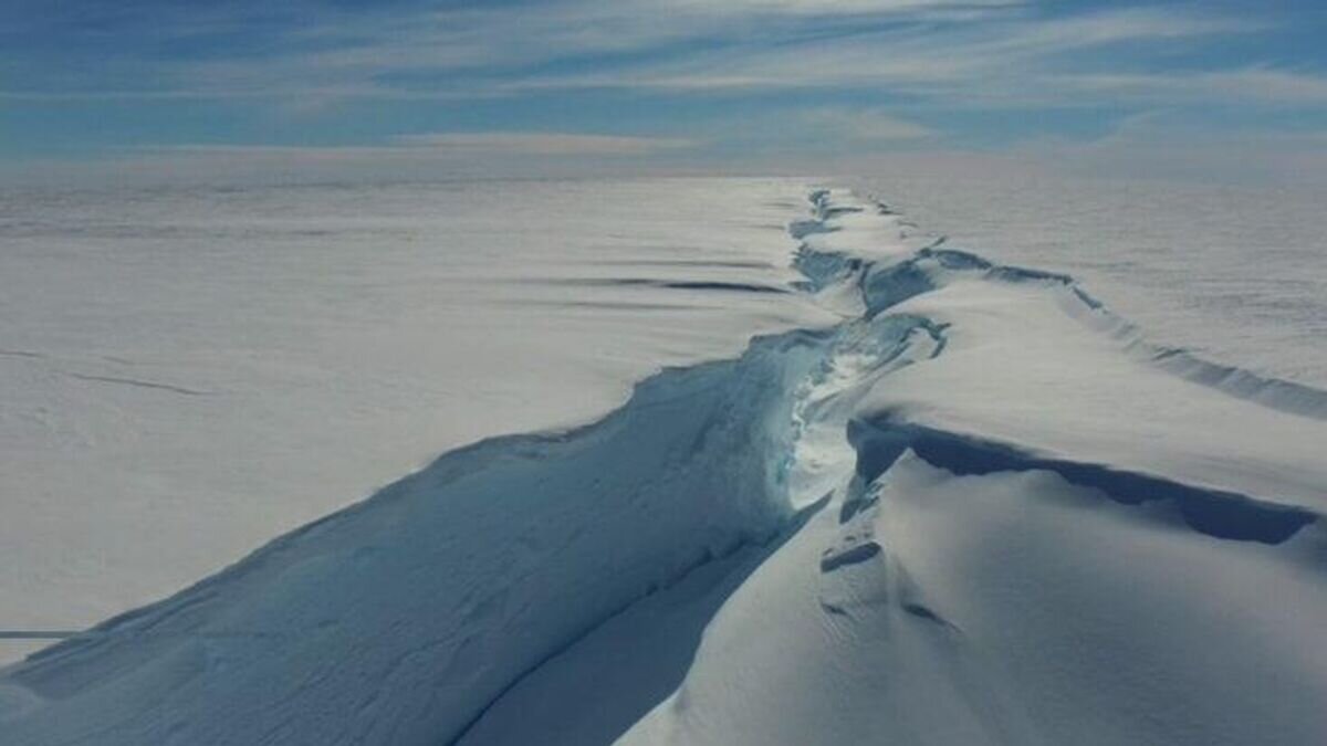    Крупный айсберг размером почти с Лондон откололся от Антарктиды© Фото : British Antarctic Survey (BAS)