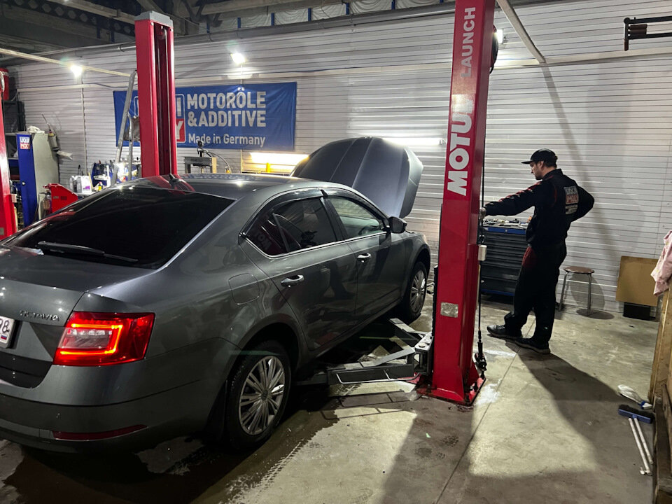 Замена масла в двигателе ШКОДА Октавия А5 04-13 (SKODA OCTAVIA A5 04-13) c 2004 по 2013 г.в. в СПб