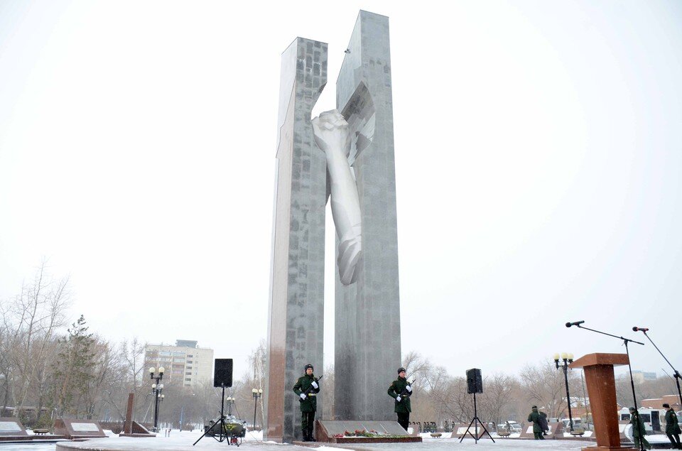     Митинг в память о воинах-интернационалистах стал для оренбуржцев традиционным. Фото: Оренбургский горсовет
