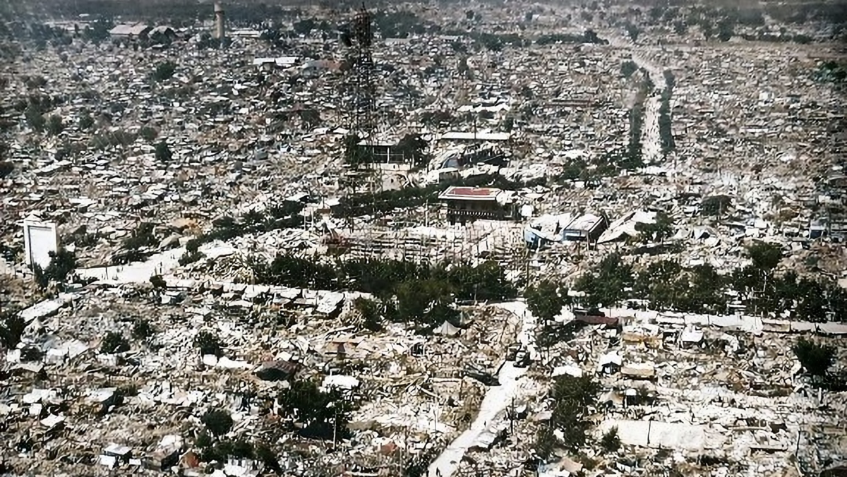 Землетрясение в мире 2024 год. Землетрясение Таншань 1976. Тянь-Шань землетрясение 1976. Землетрясение в Тянь Шань Китай 1976. Землетрясение 1976 года в Китае.