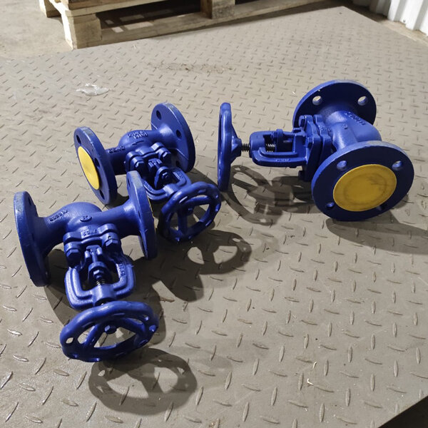 Клапан запорный чугун Ду50 Ру16 фланцевый сальниковый Zetkama 215A050C00 от НПП ТрубТехАрматура