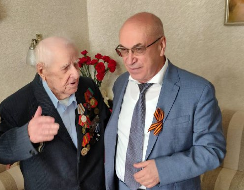    Максим Ожеред и Юрий Альтудов 9 мая 2022 г.