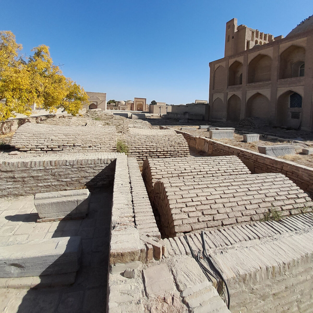 Листайте карусель!