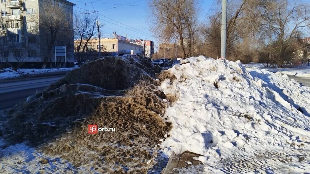 Туту оренбург. Снегопад в городе. Заваленные снегом дороги. Снег. Завалило снегом.