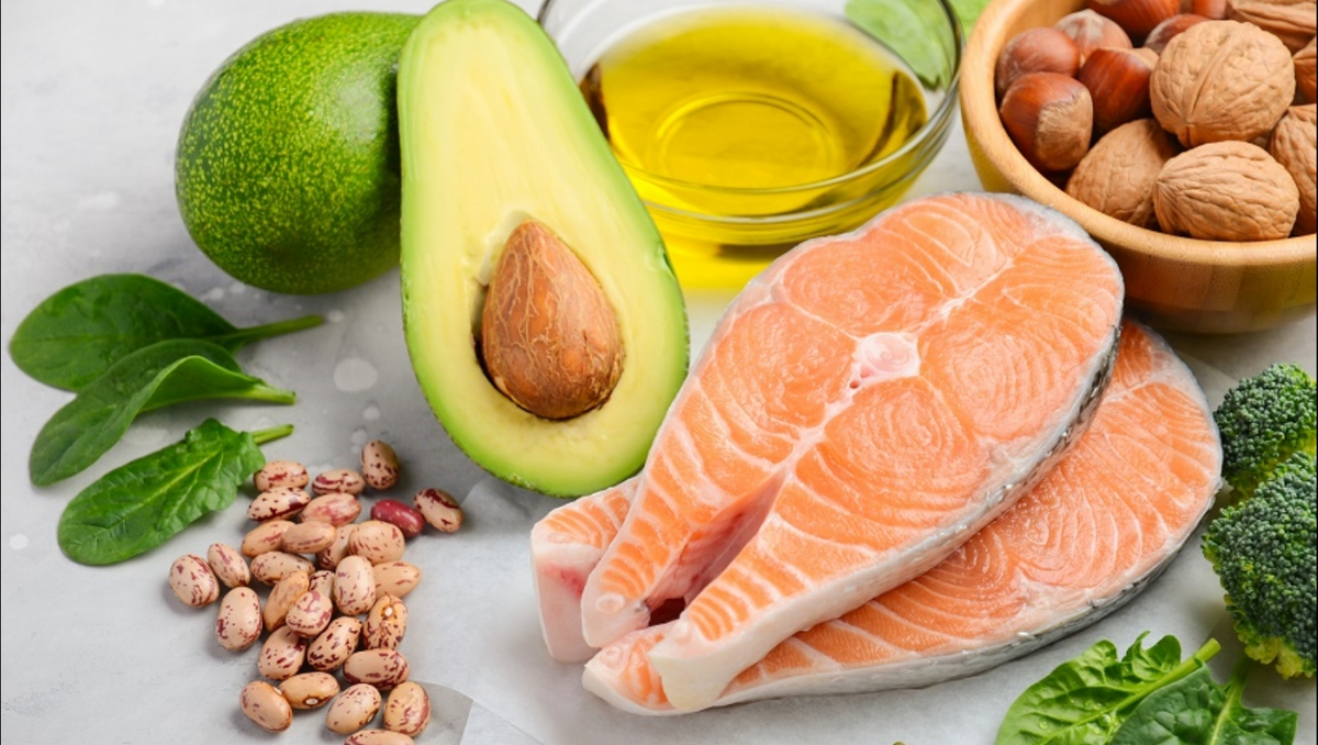 Орехи, рыба, оливковое масло, авокадо - польза для сердца.
