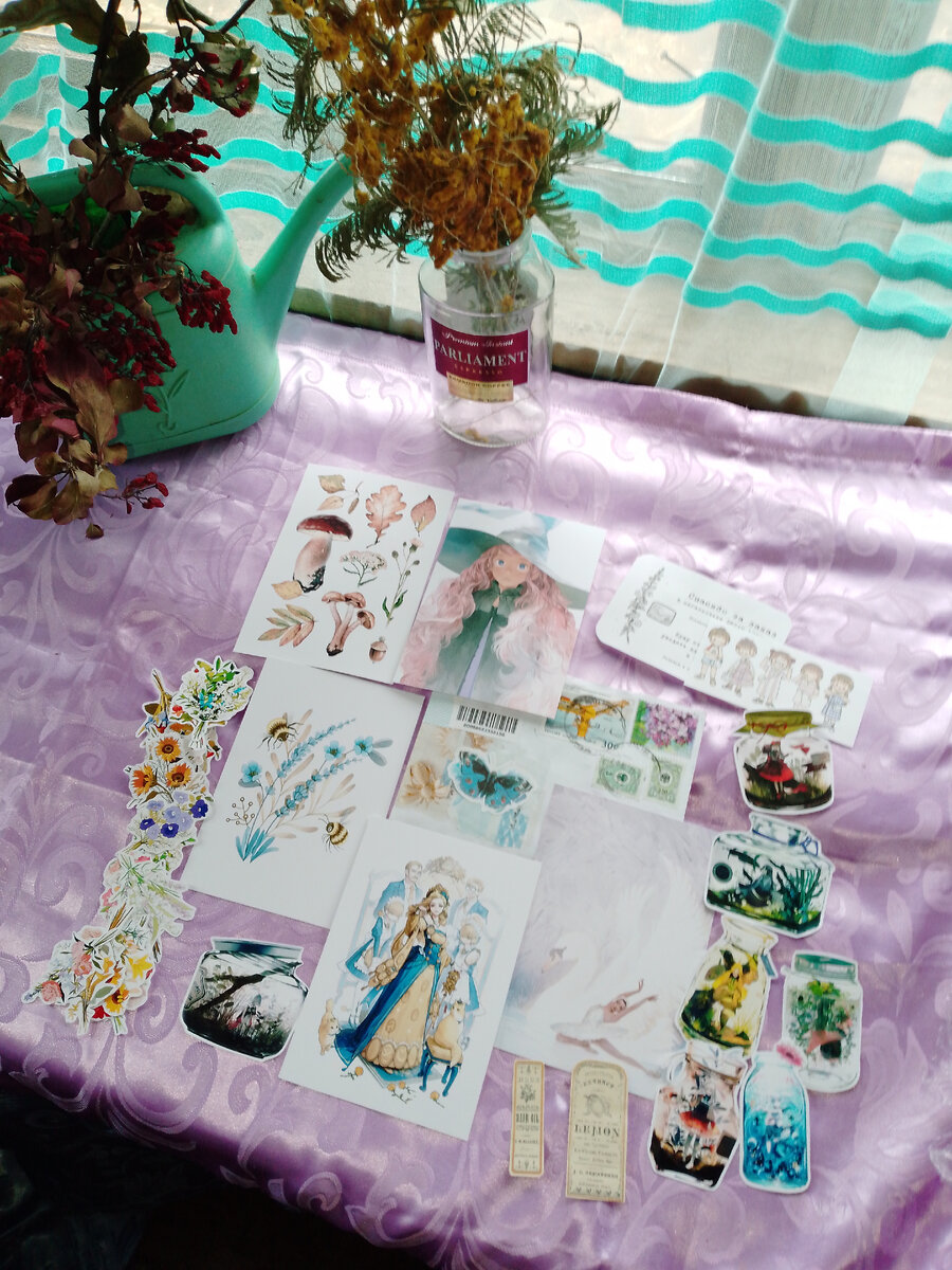 Заказ открытки и стикеры от Лии.