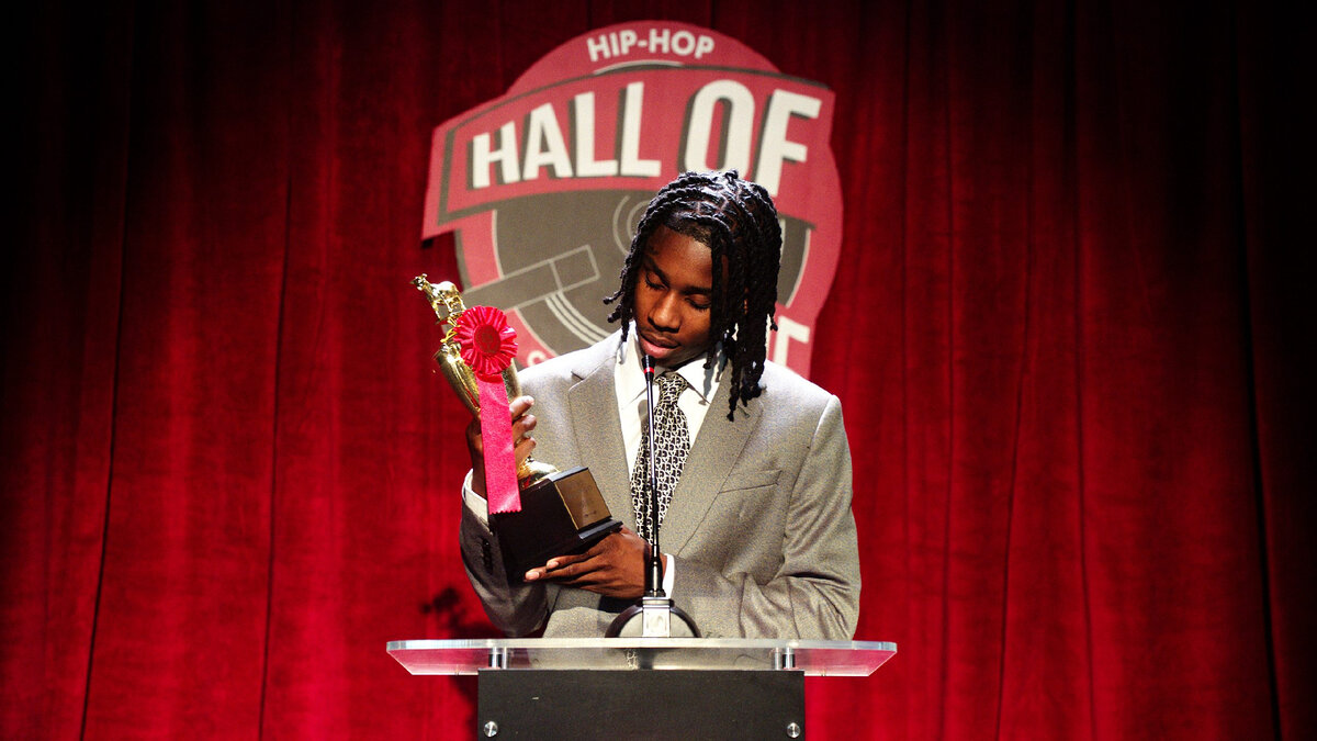 Кадр из клипа на композицию "RAPSTAR"