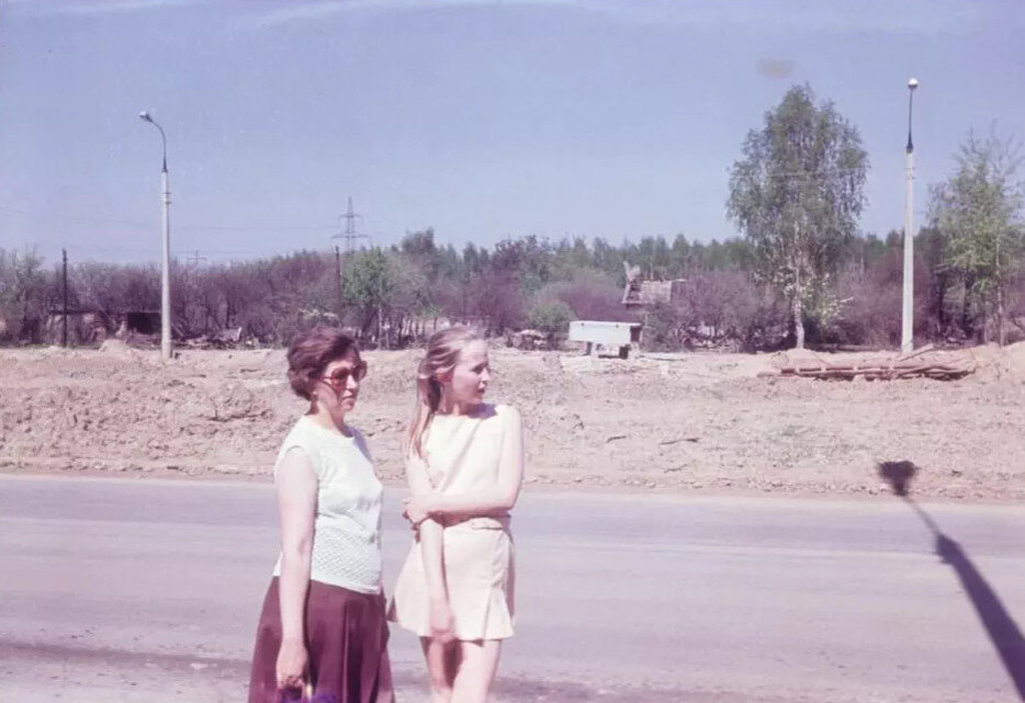 Бибирево, улица Лескова напротив того места, где сейчас дома 3 и 5. 1975. Автор фото: отец Веры Богомоловой. Источник: сайт www.pastvu.com